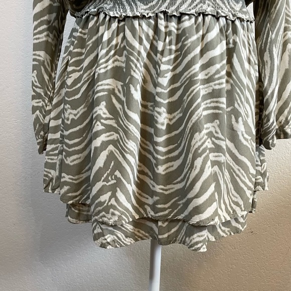 Rails Jasmine Safari Wild Cat Tiger Print Long Sleeve Dress Tan Cream Sz Medium - Picture 7 of 11